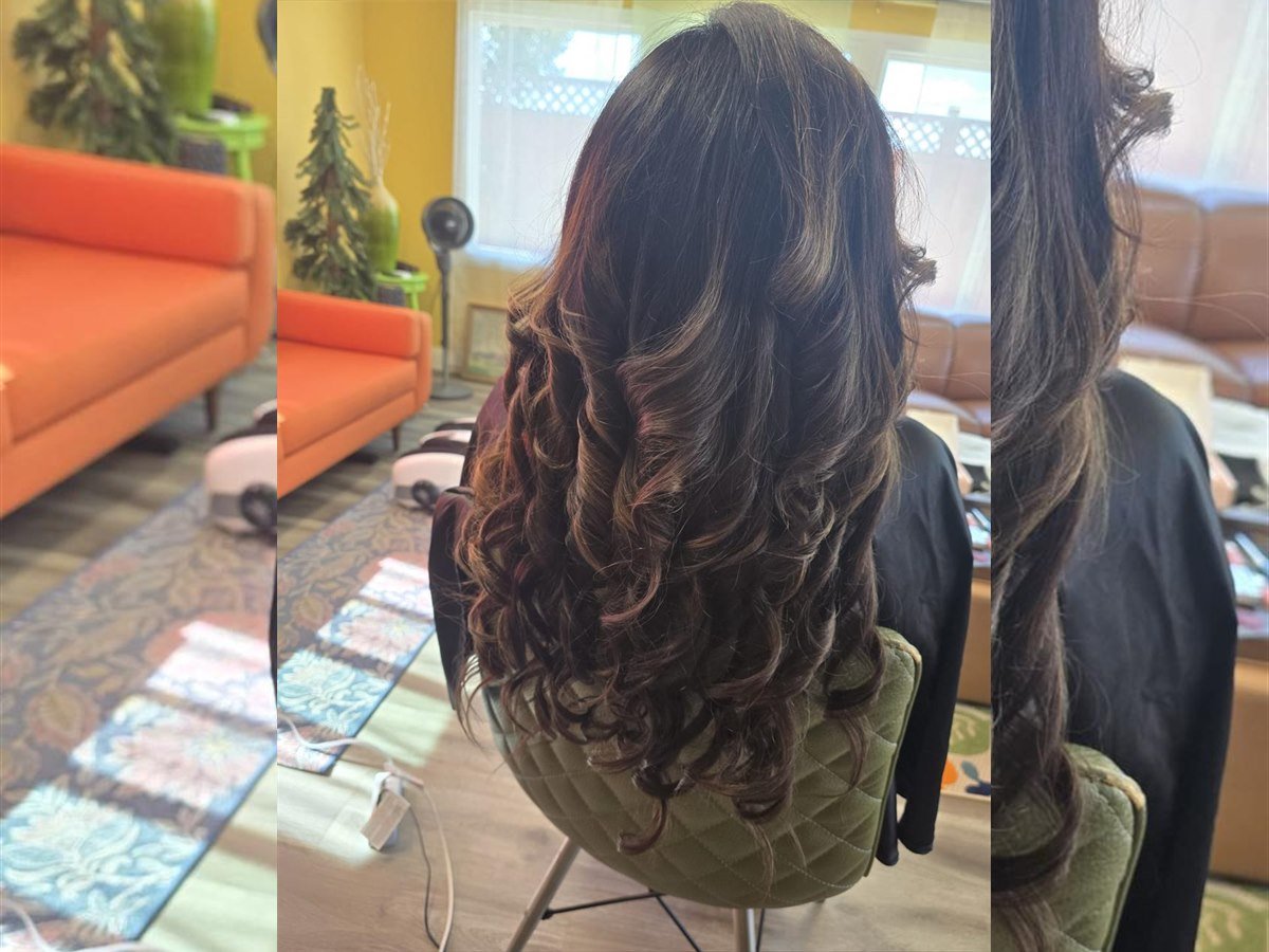 Dimensional curls back view